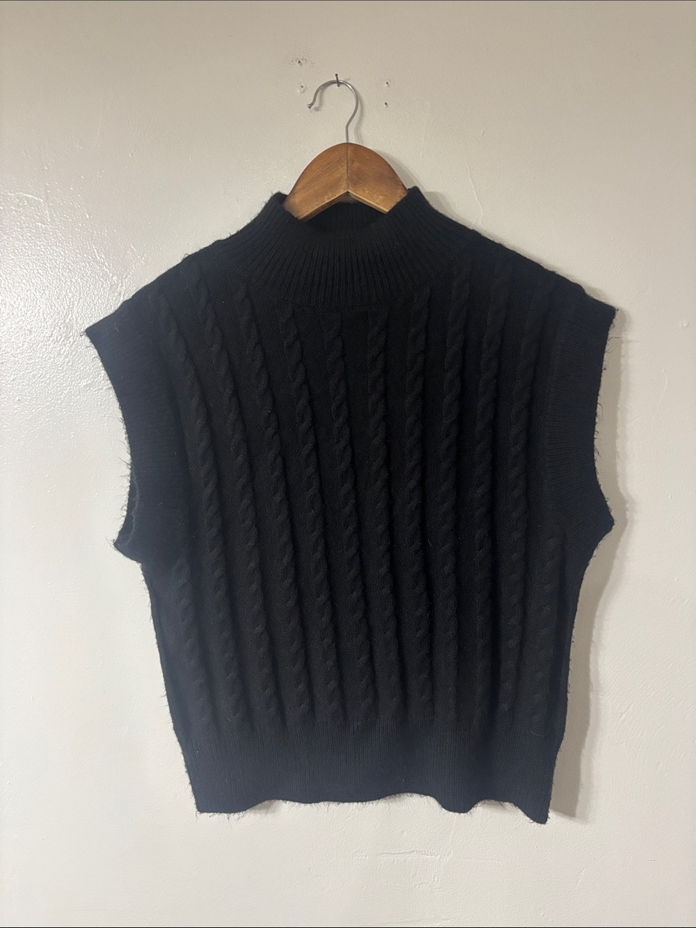 Cupcakes And Cashmere Black Sleeveless Cableknit Sweater Vest Soft Size Small